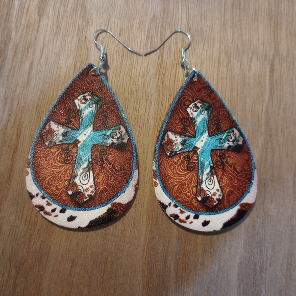 Western style cross tear drop earrings - Picture 4 of 5